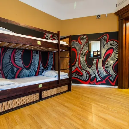 Hostel The Monk's Bunk *